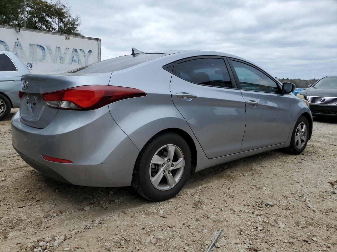 2015 Hyundai Elantra - Image 3