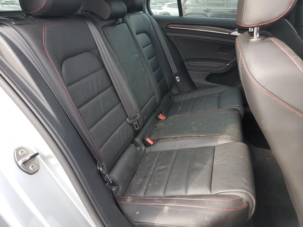 2017 Volkswagen GTI - Image 10