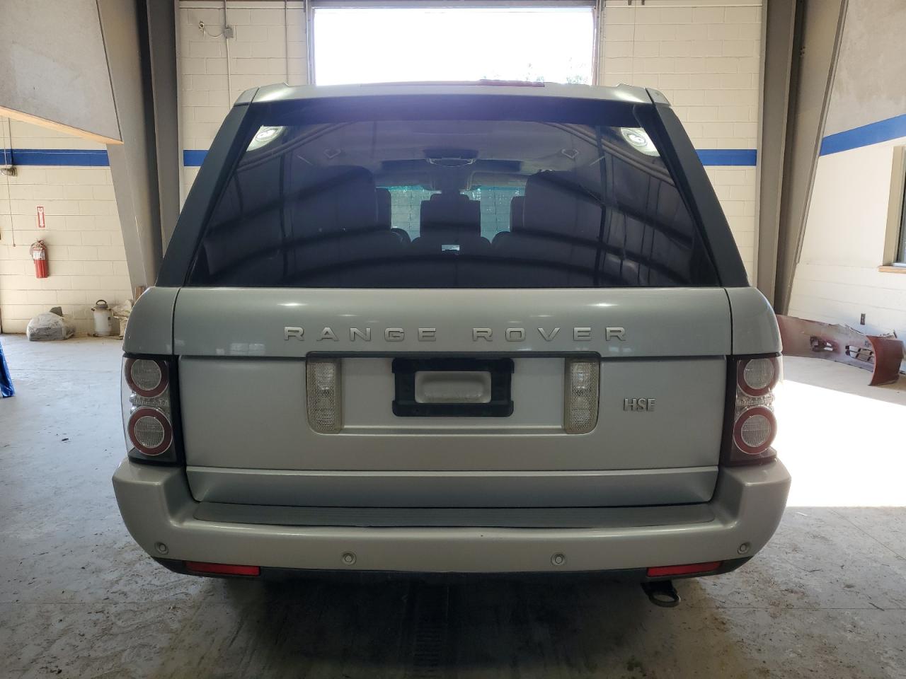 2011 Land Rover Range Rover - Image 6