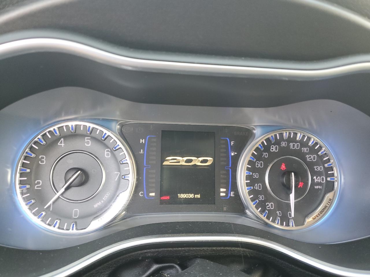 2016 Chrysler 200 - Image 9