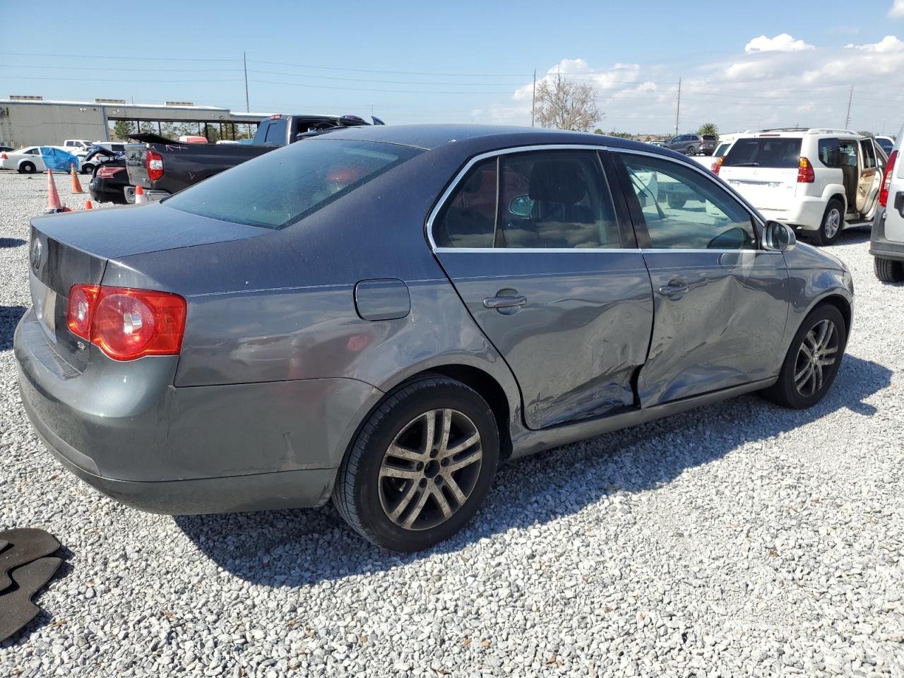 2006 Volkswagen Jetta - Image 3