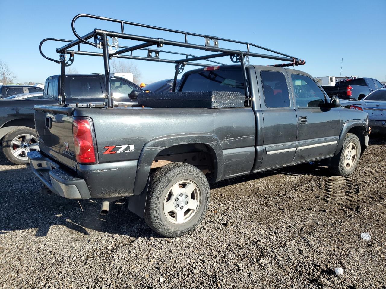 2005 Chevrolet Silverado - Image 3