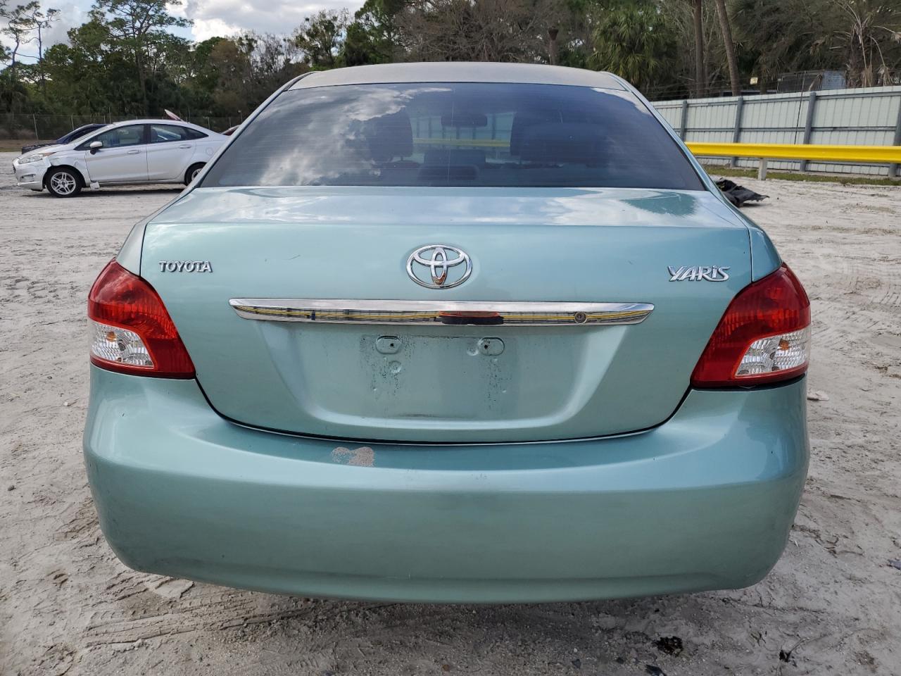 2010 Toyota Yaris - Image 6