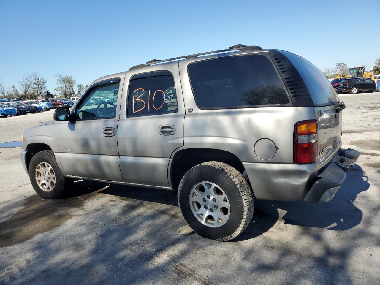 2002 GMC Yukon - Image 2