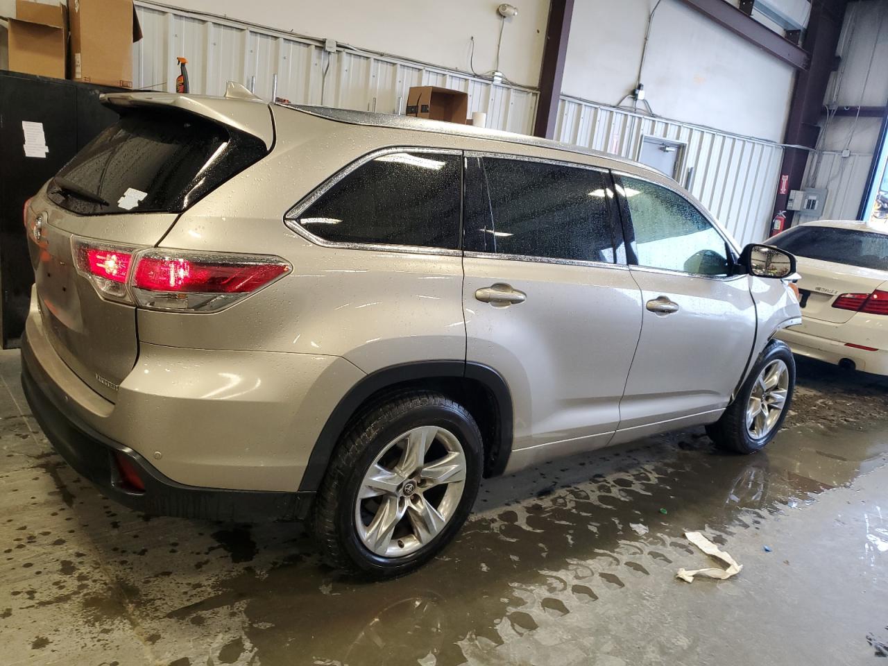 2016 Toyota Highlander - Image 3