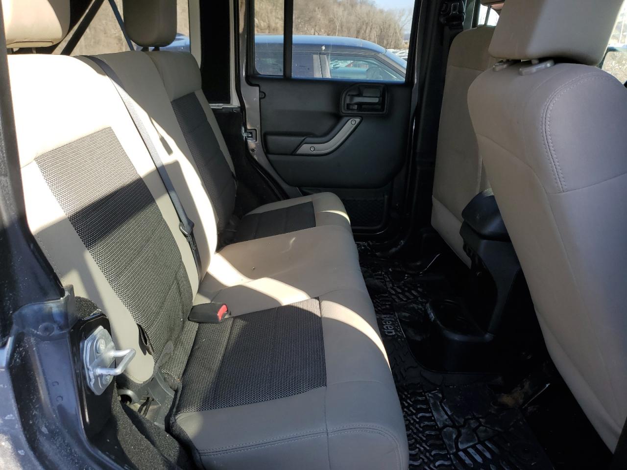 2018 Jeep Wrangler - Image 11