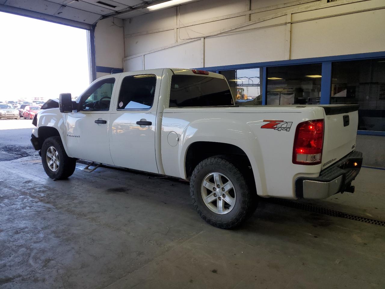2009 GMC Sierra - Image 2