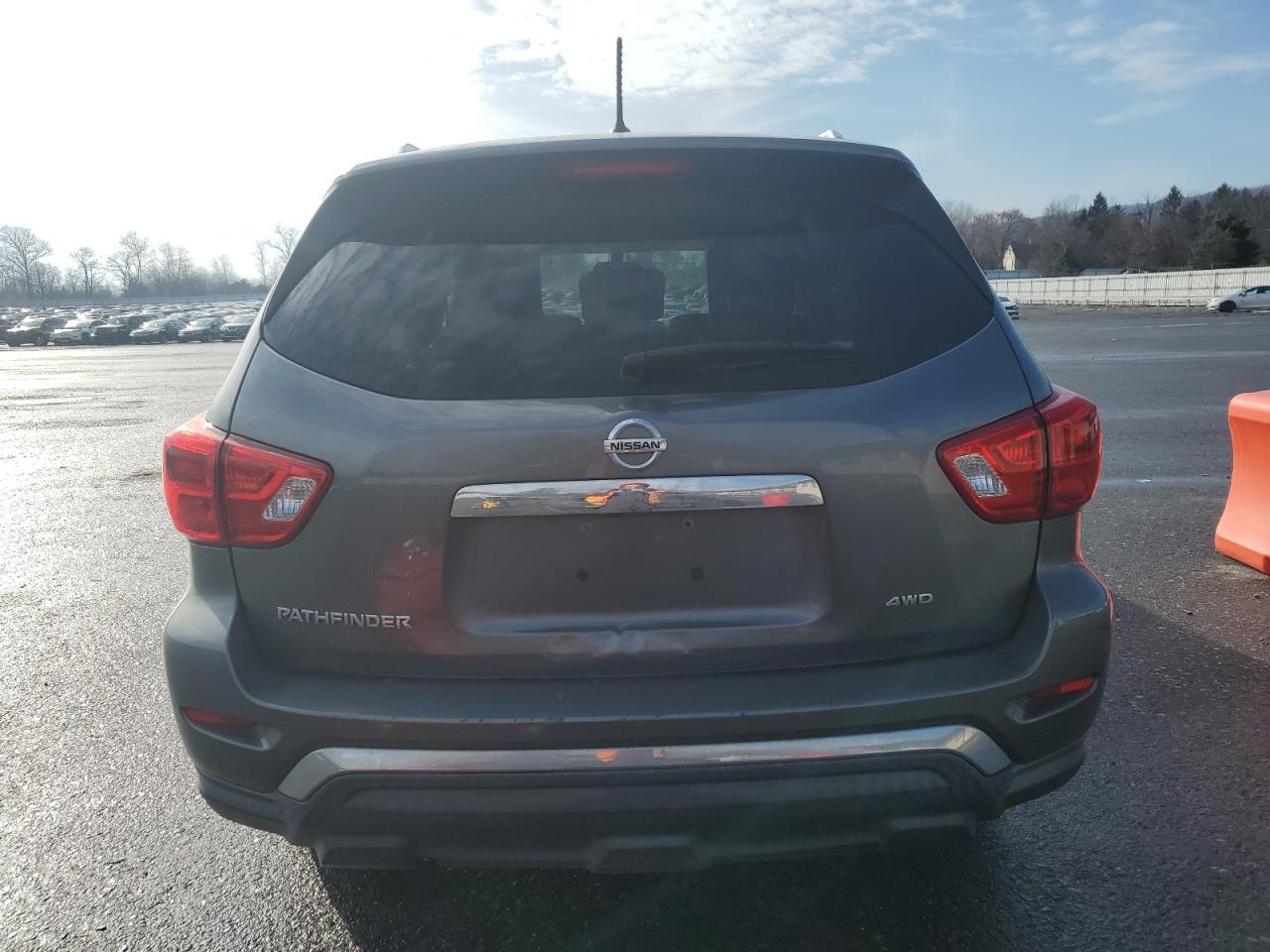 2018 Nissan Pathfinder - Image 6