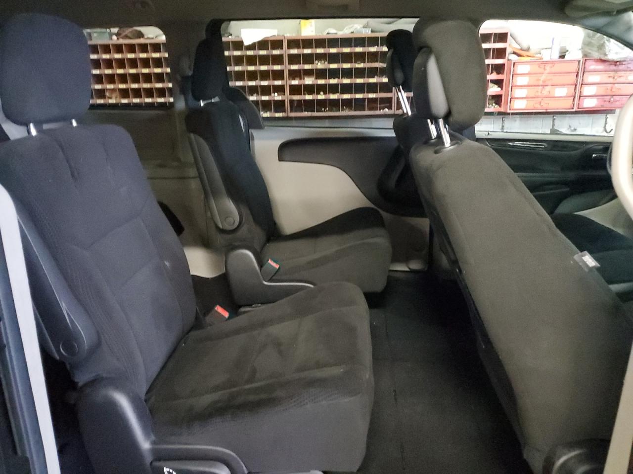 2016 Dodge Caravan - Image 11