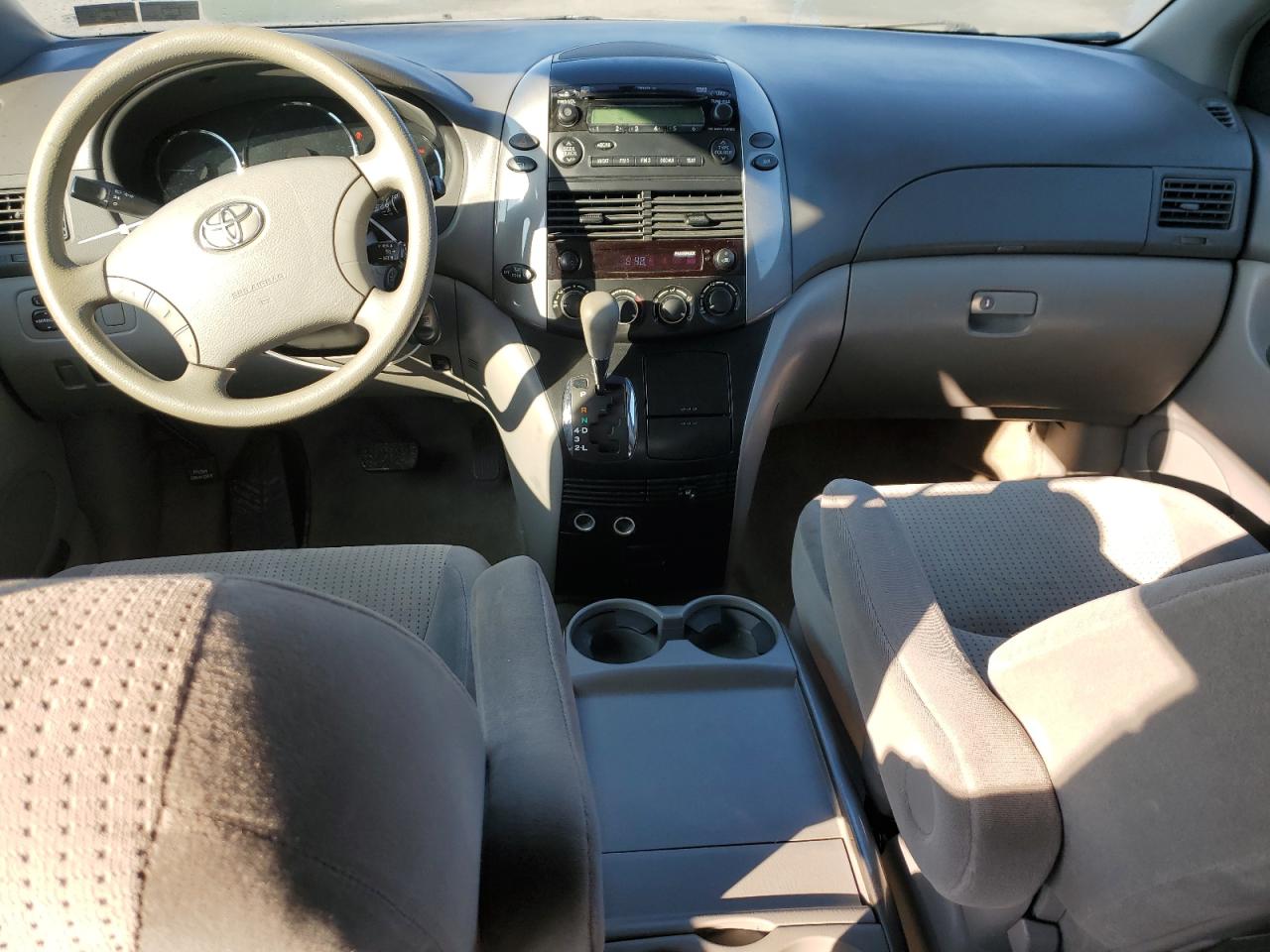 2010 Toyota Sienna - Image 8
