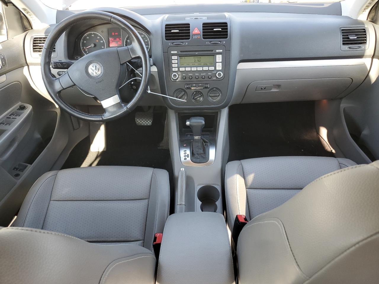 2009 Volkswagen Jetta - Image 8