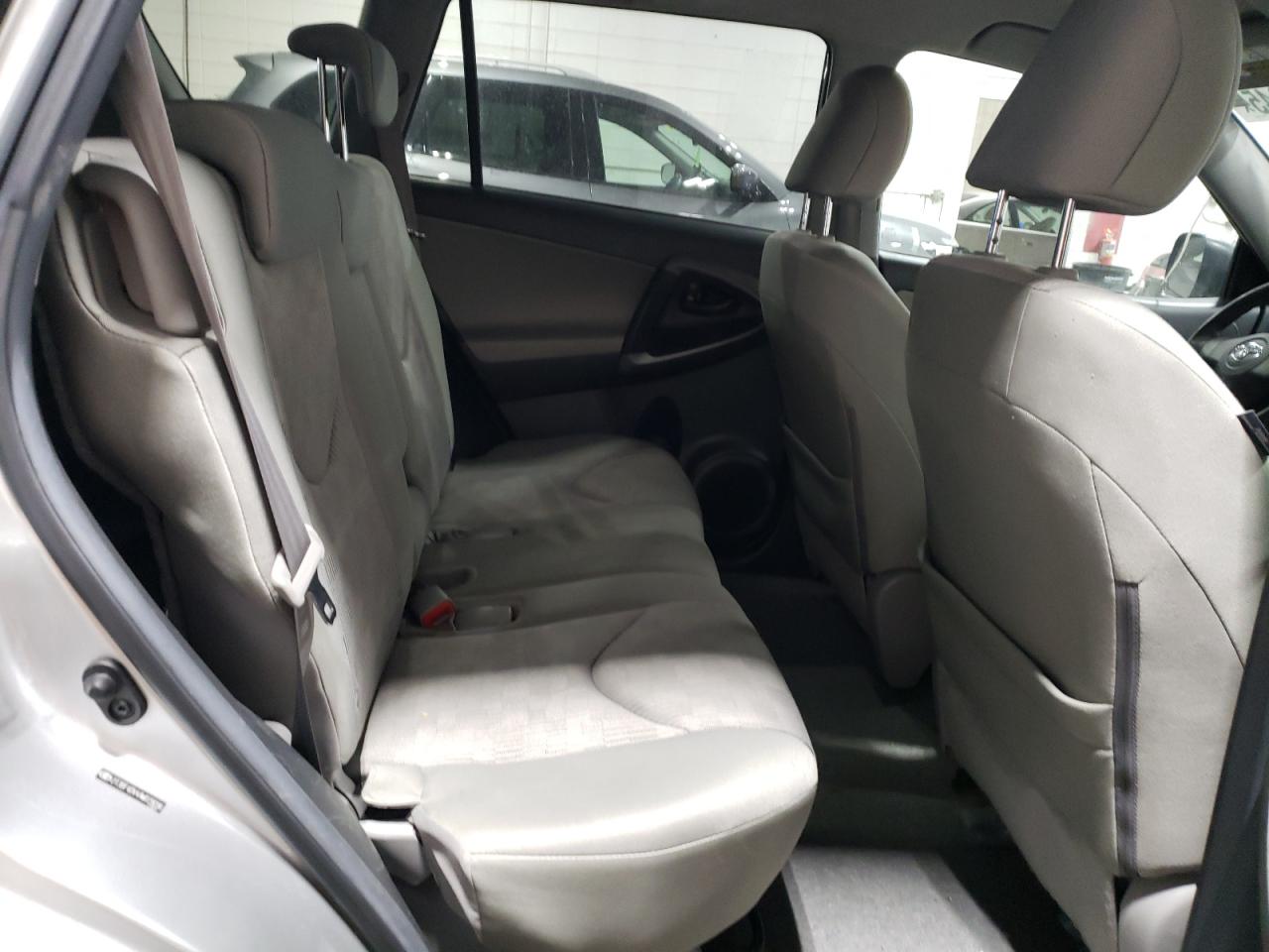 2010 Toyota RAV 4 - Image 11