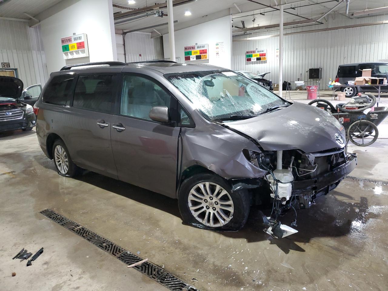 2015 Toyota Sienna - Image 4