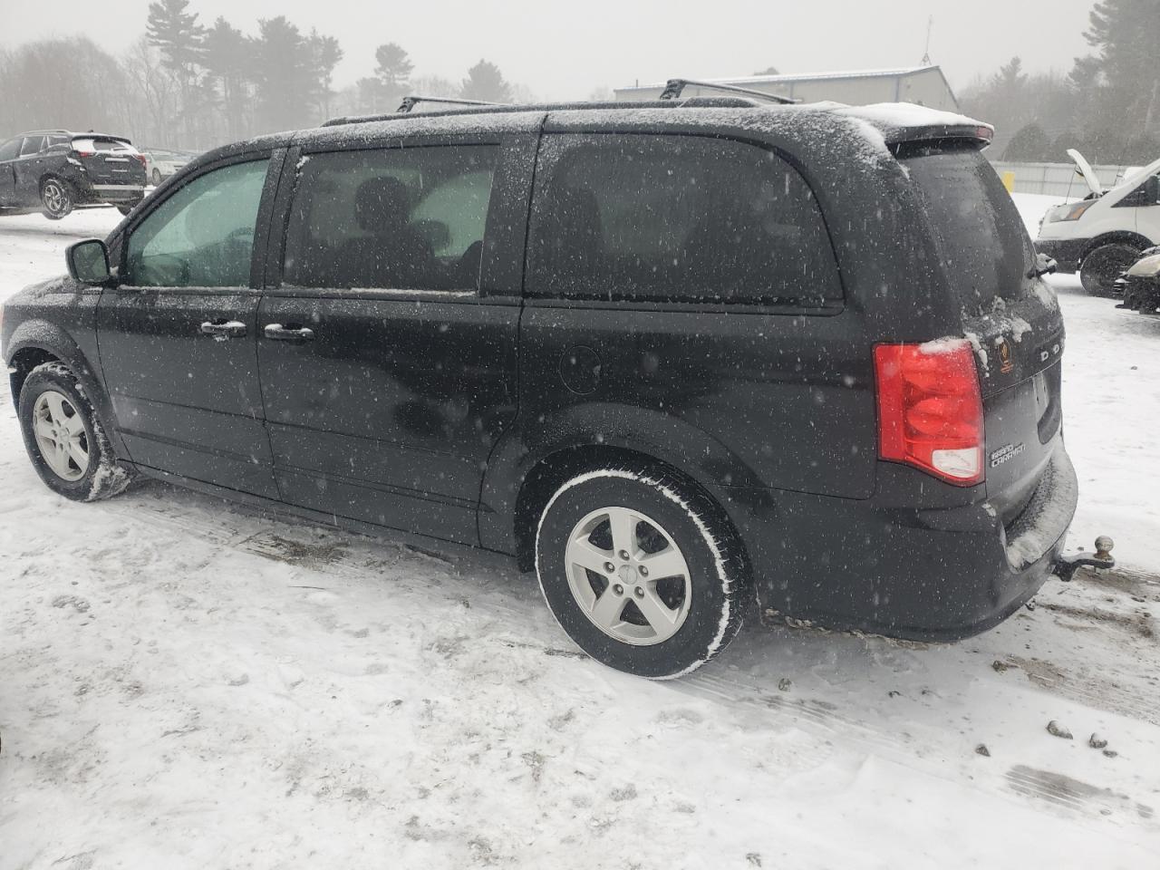 2011 Dodge Caravan - Image 2