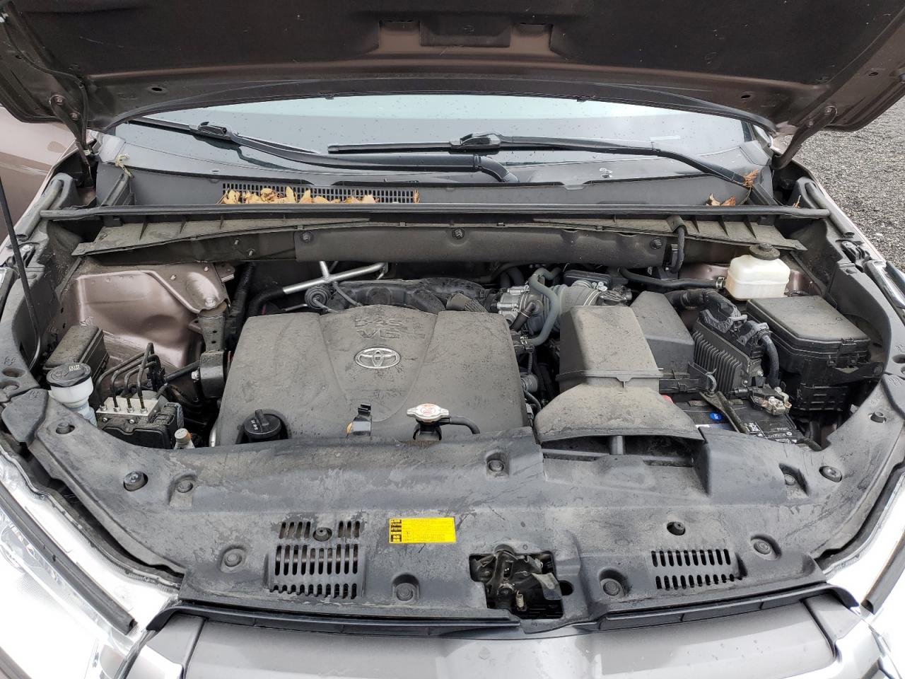 2019 Toyota Highlander - Image 12