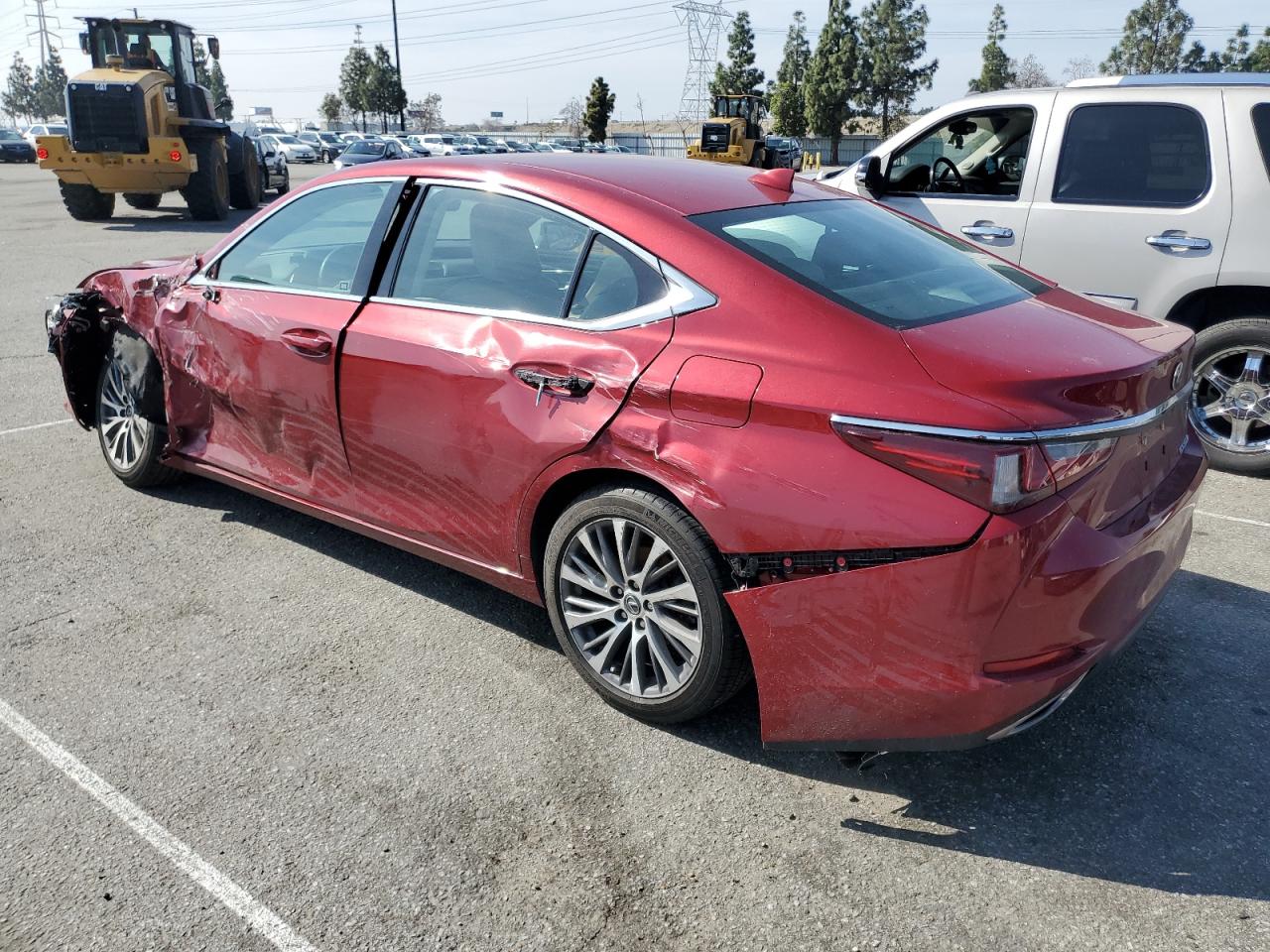 2019 Lexus ES - Image 2