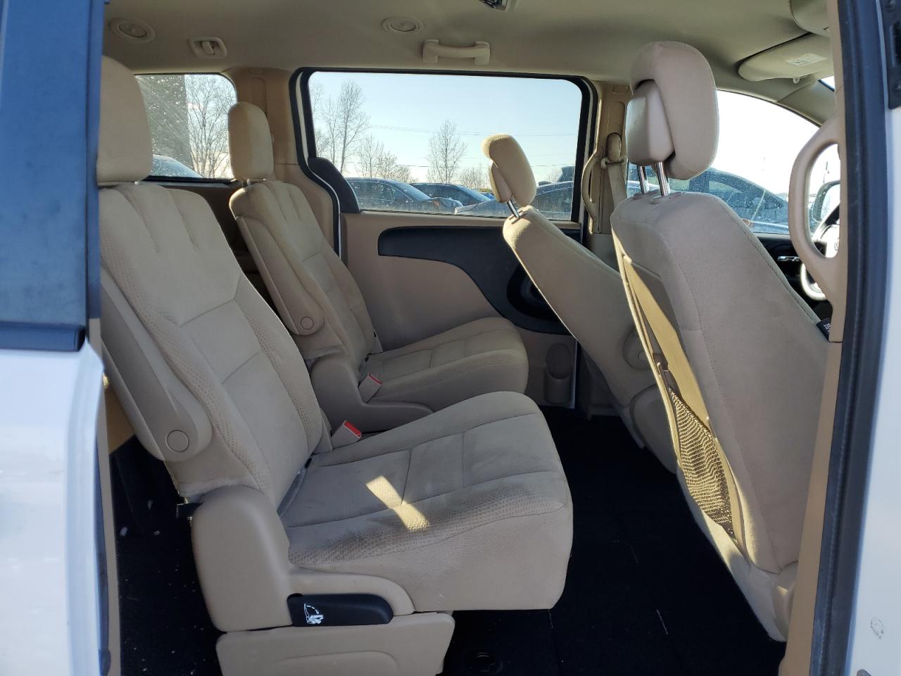 2016 Dodge Caravan - Image 11