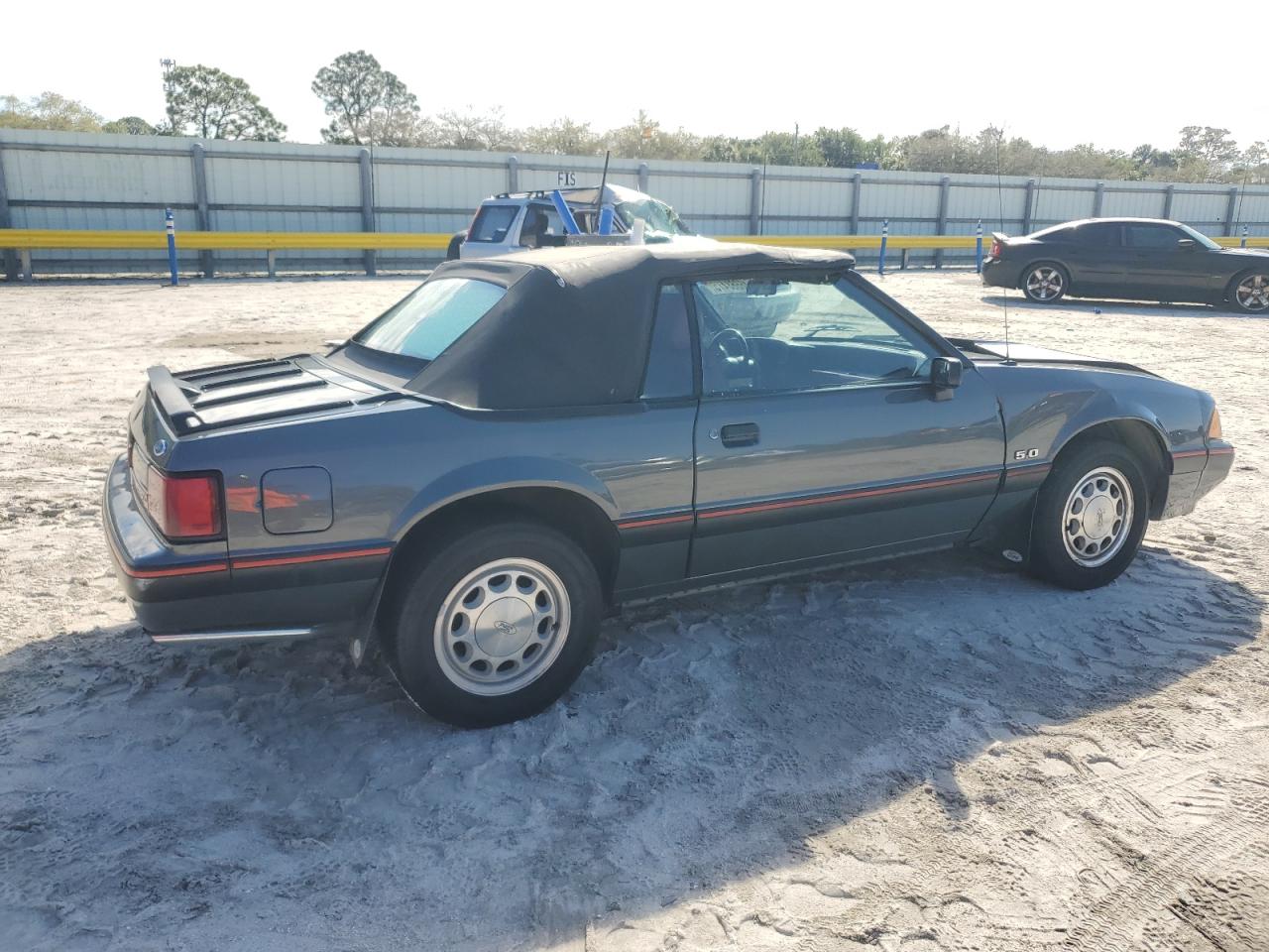 1989 Ford Mustang - Image 3