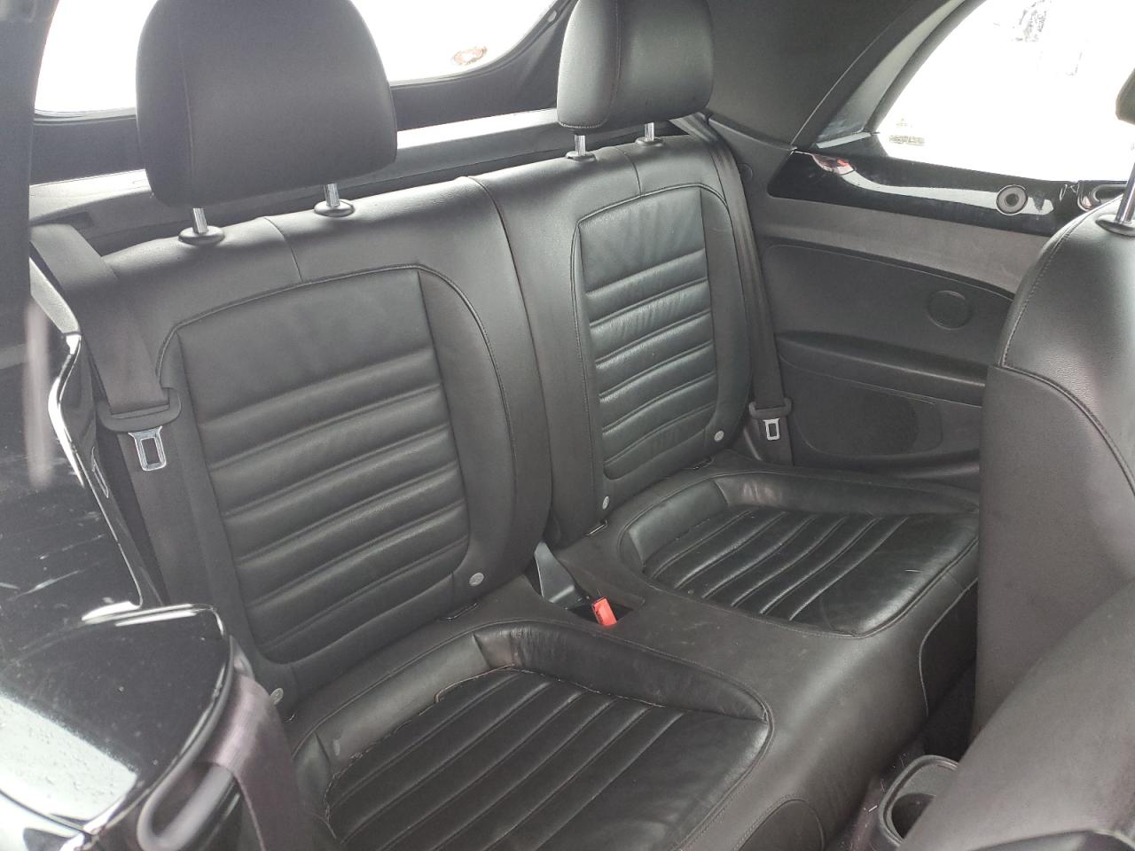 2013 Volkswagen Beetle - Image 10