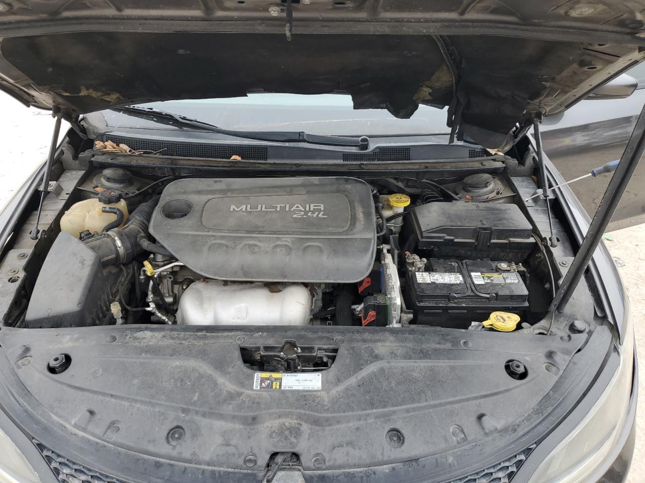 2015 Chrysler 200 - Image 11