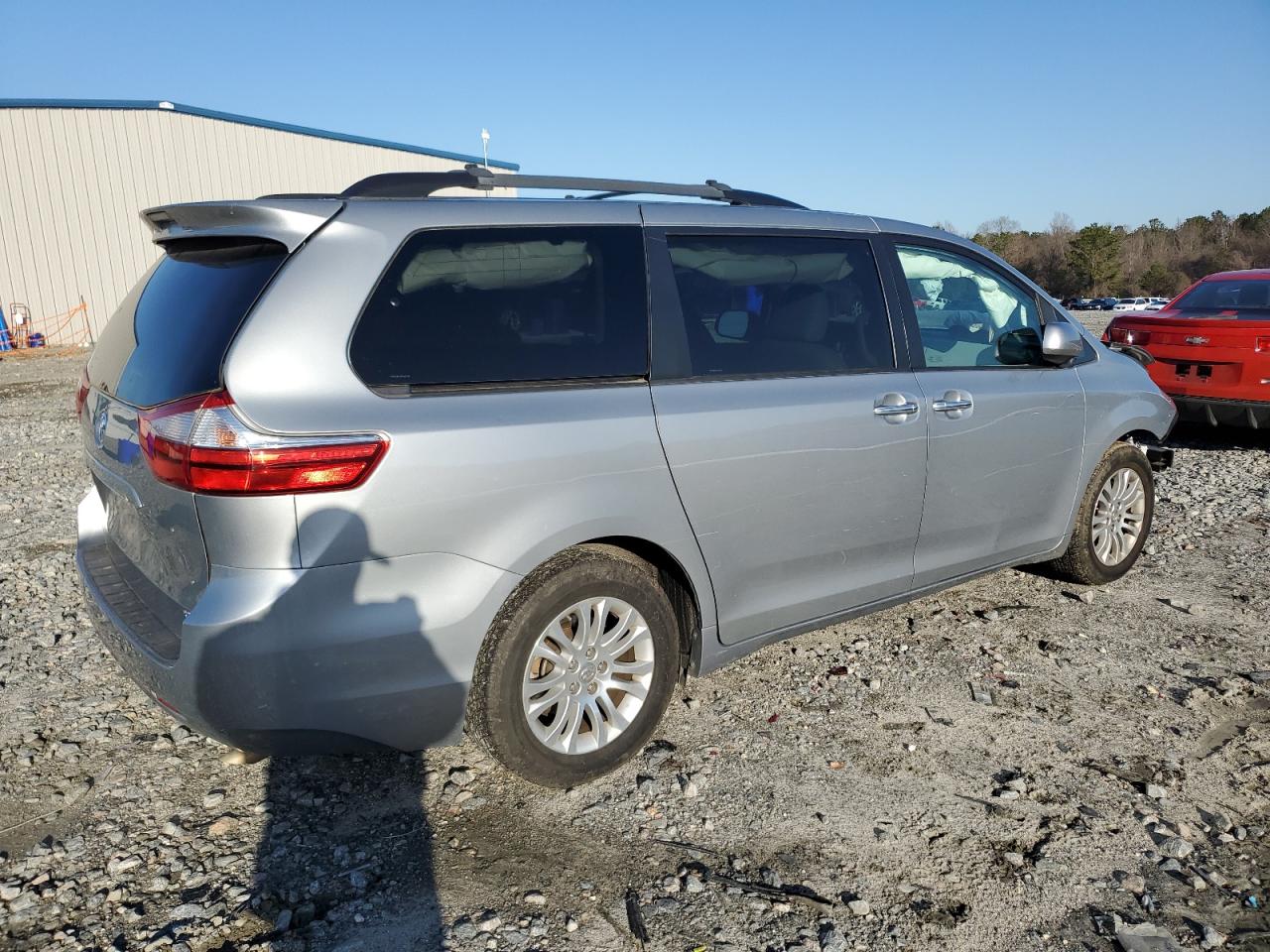 2015 Toyota Sienna - Image 3