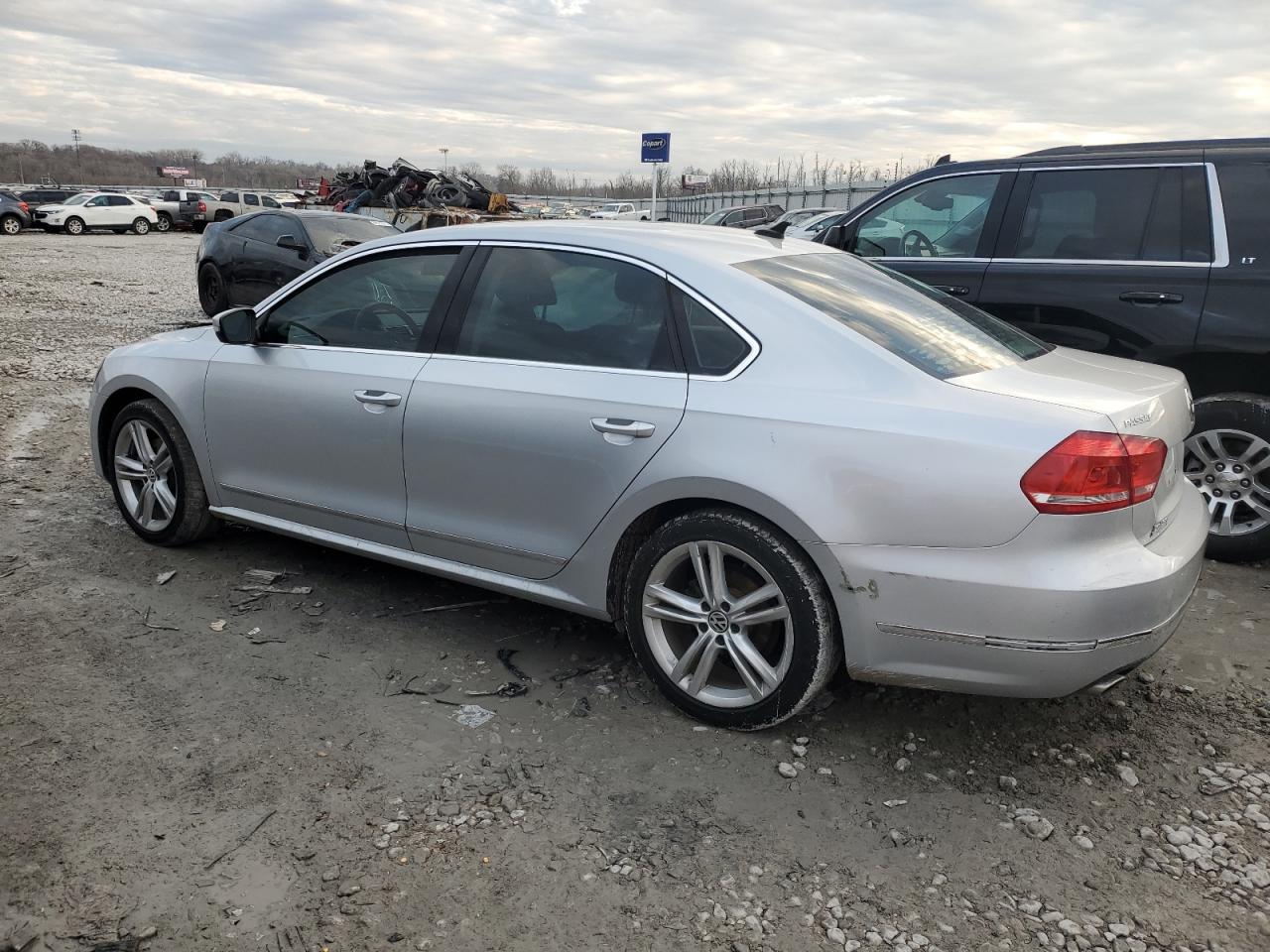2015 Volkswagen Passat - Image 2