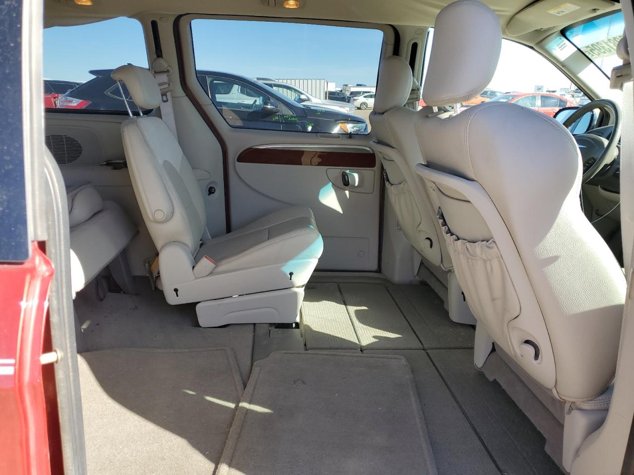 2006 Chrysler Town & Country - Image 11