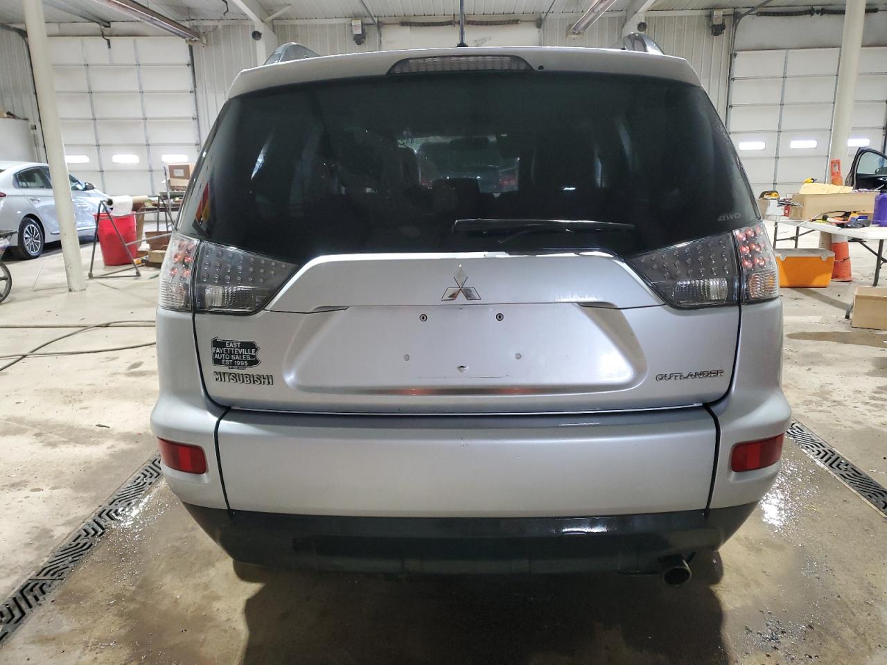 2011 Mitsubishi Outlander - Image 6