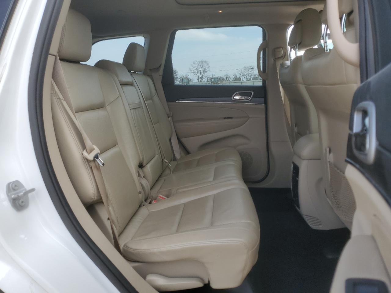 2020 Jeep Grand Cherokee - Image 12