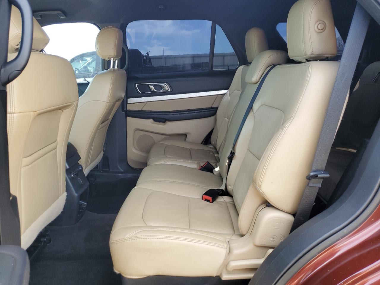 2016 Ford Explorer - Image 12