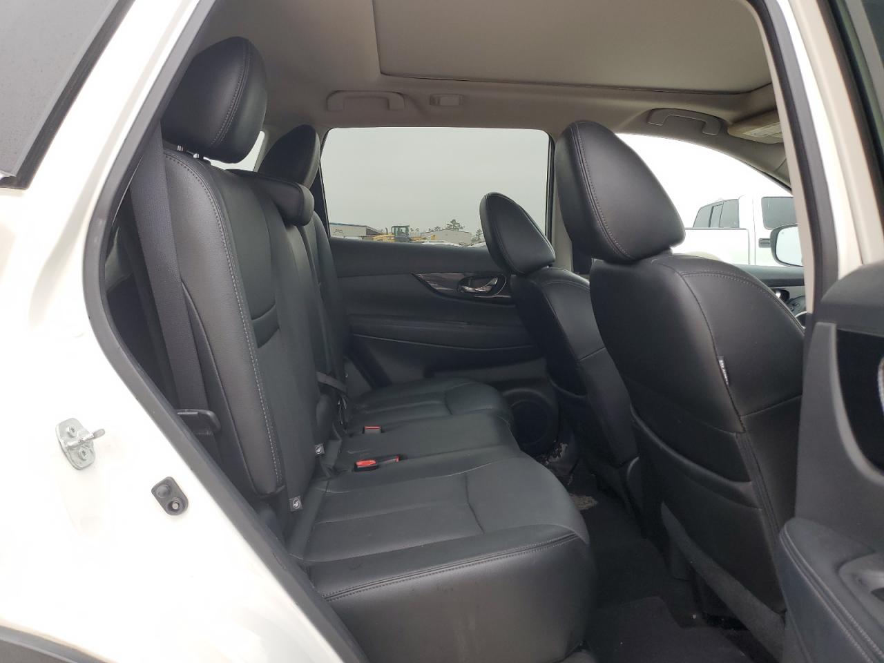 2017 Nissan Rogue - Image 11