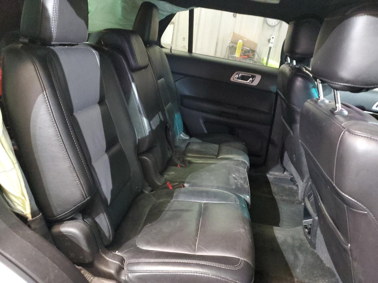 2015 Ford Explorer - Image 11