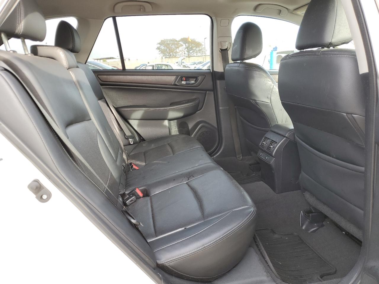 2015 Subaru Outback - Image 10