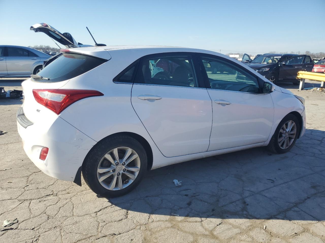 2014 Hyundai Elantra - Image 3