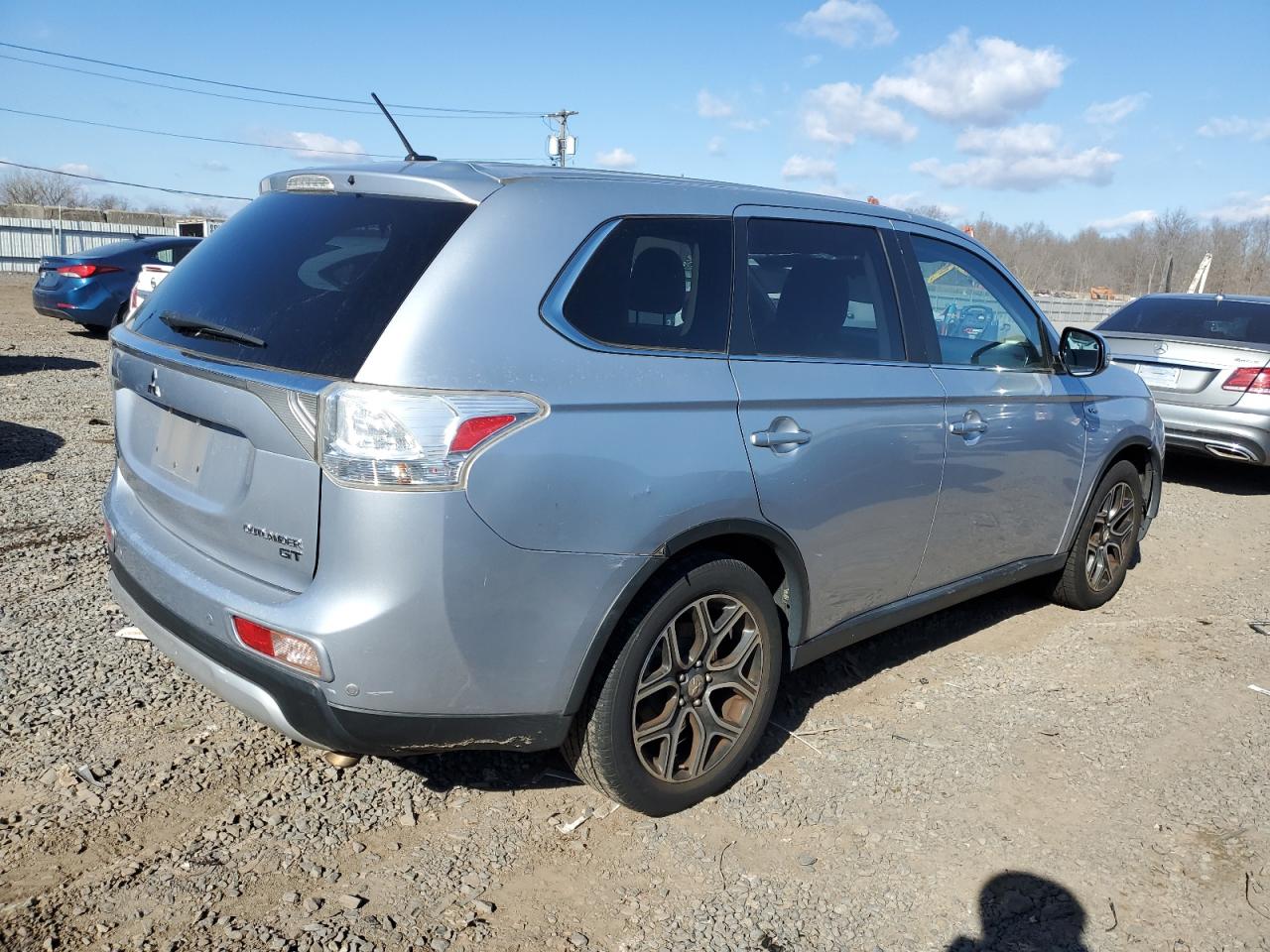 2015 Mitsubishi Outlander - Image 3