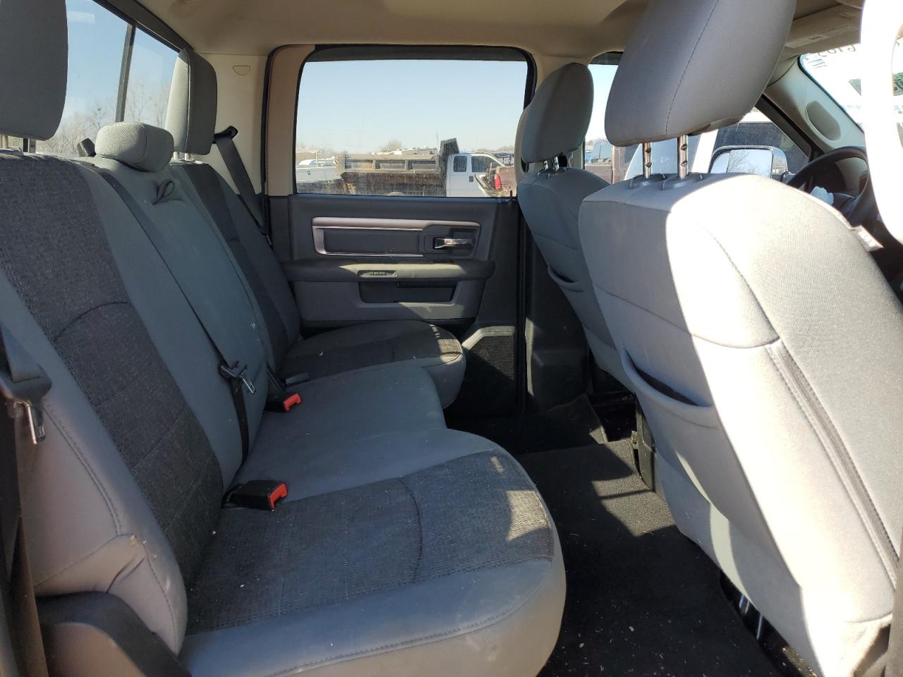 2014 RAM 1500 - Image 10