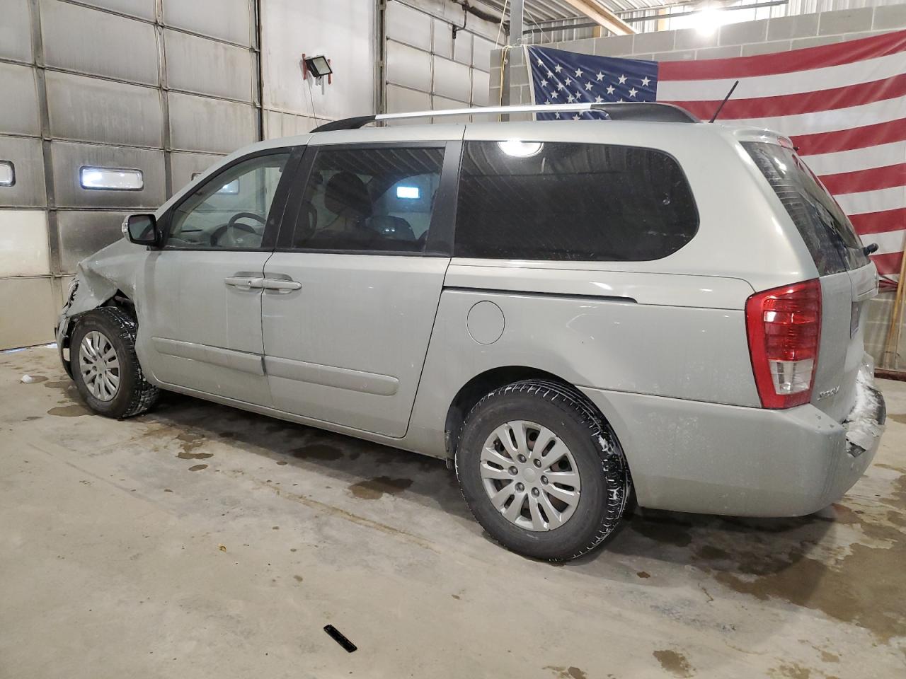 2012 Kia Sedona - Image 2