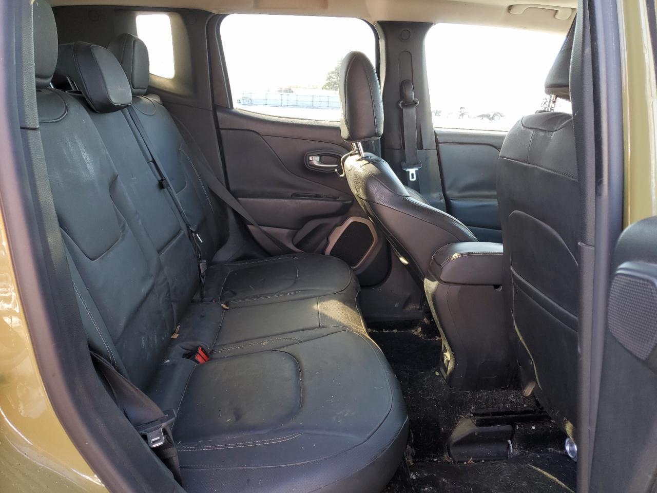 2015 Jeep Renegade - Image 11
