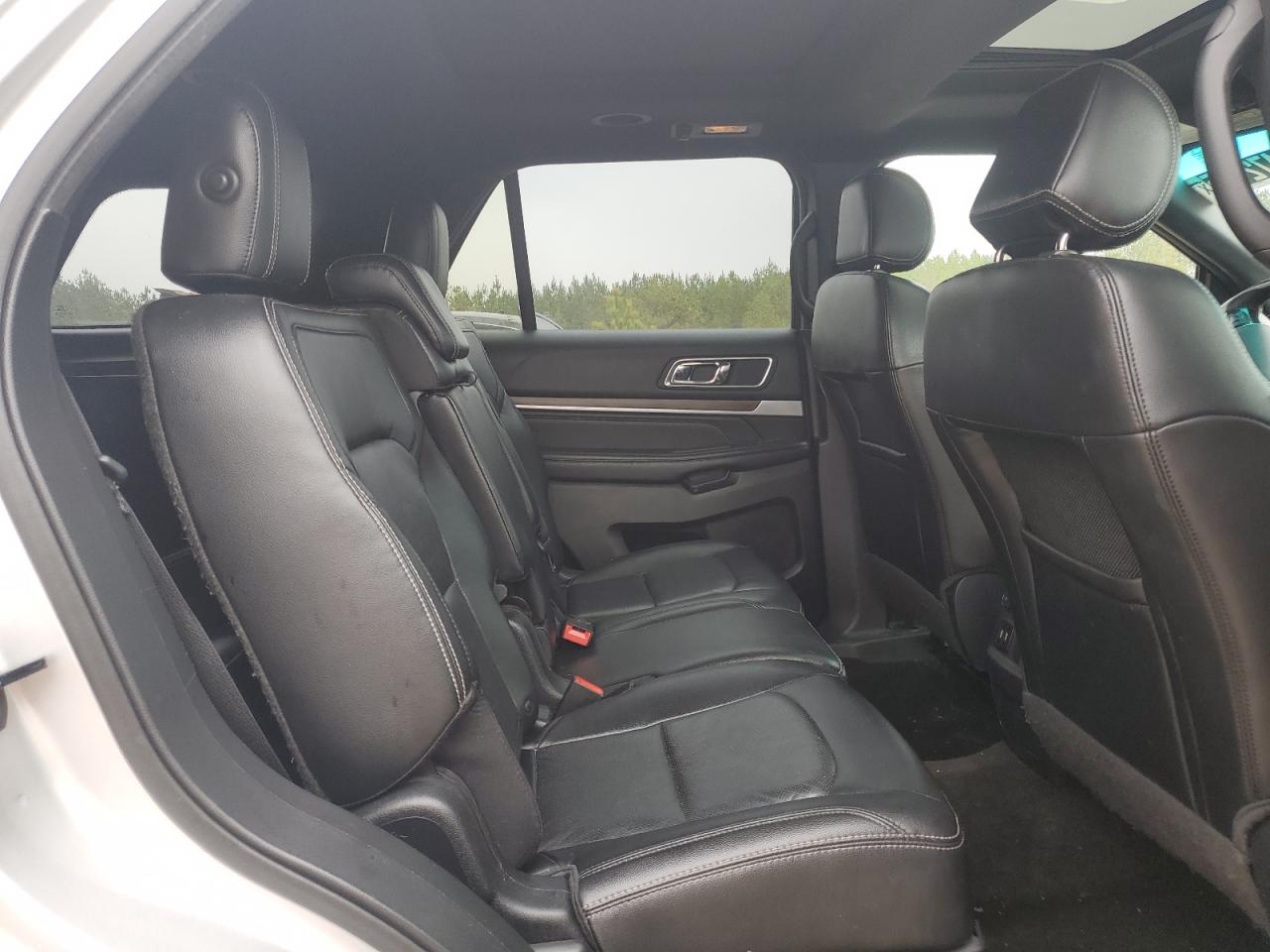 2016 Ford Explorer - Image 11