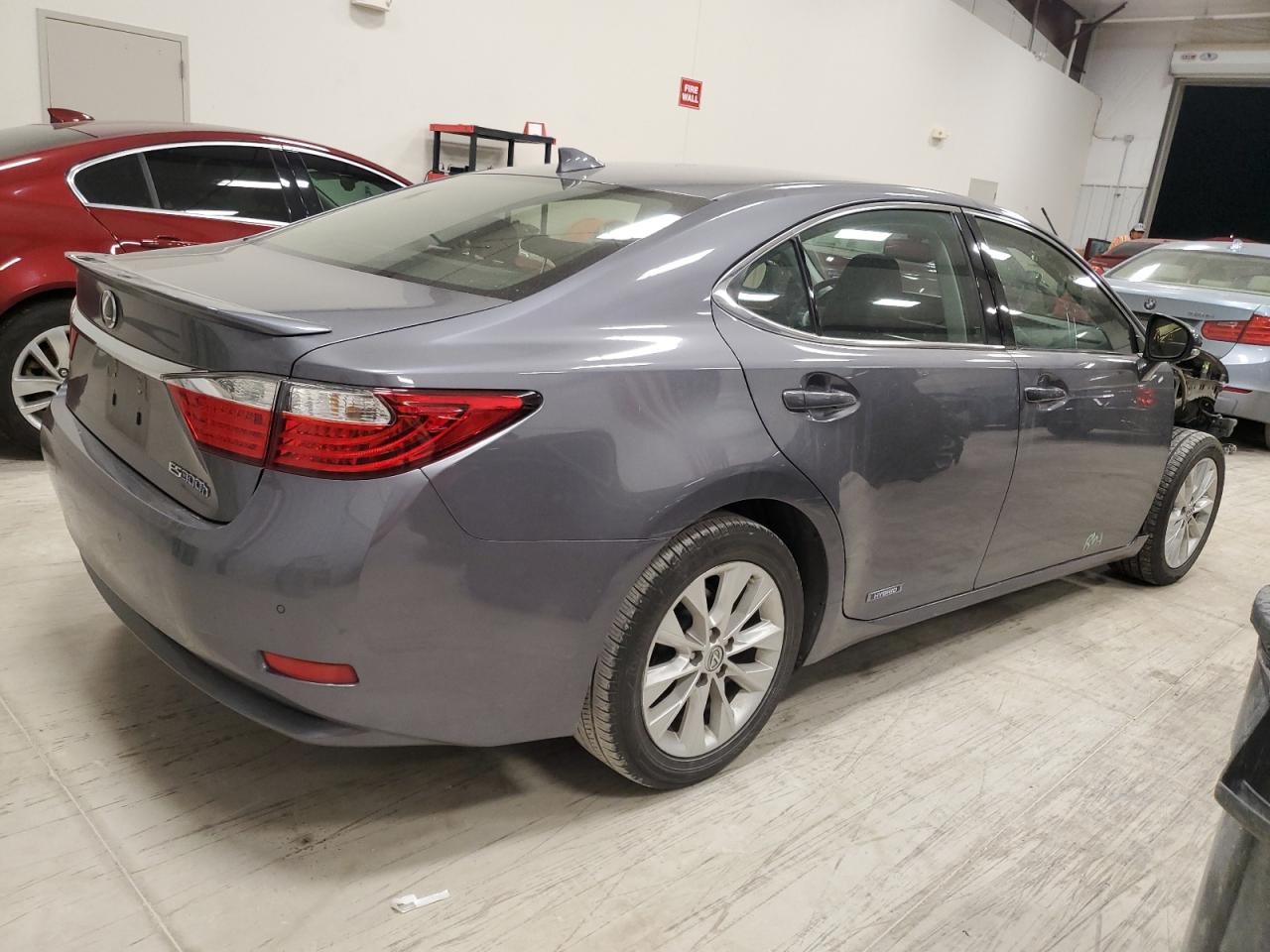 2015 Lexus ES - Image 3