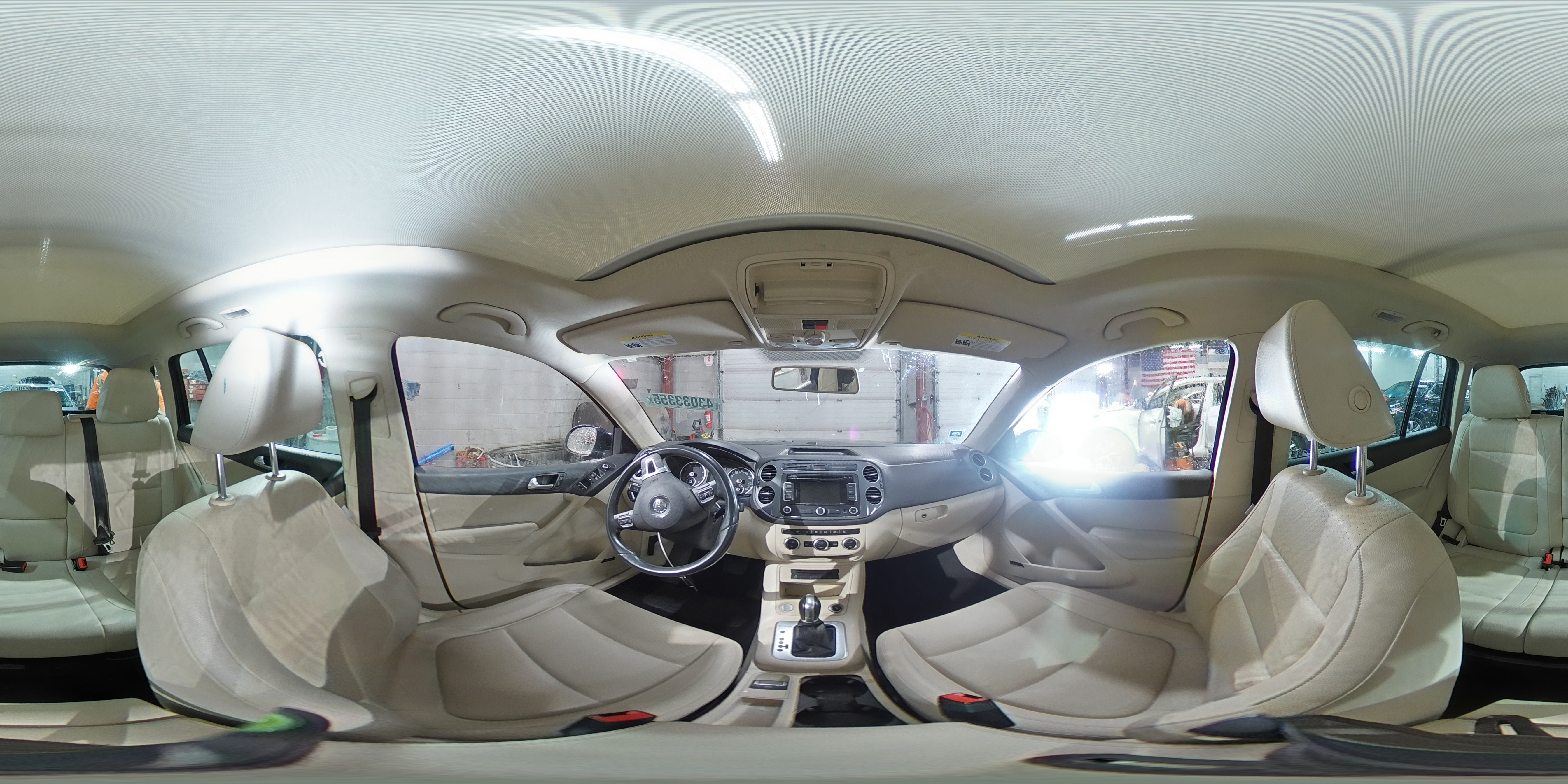 2015 Volkswagen Tiguan - Image 14