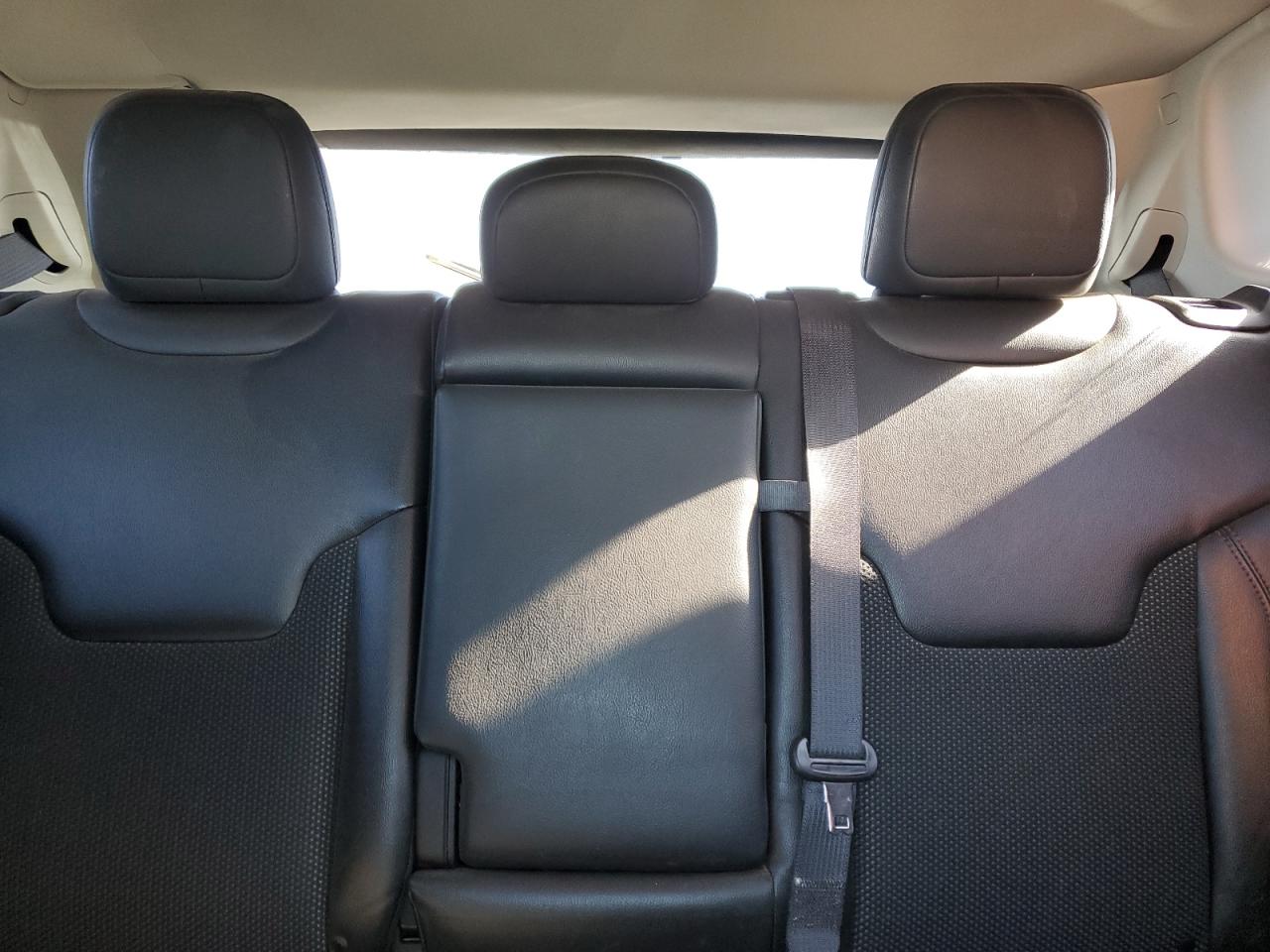 Фото: 3C4NJDDB6LT159828 - 10