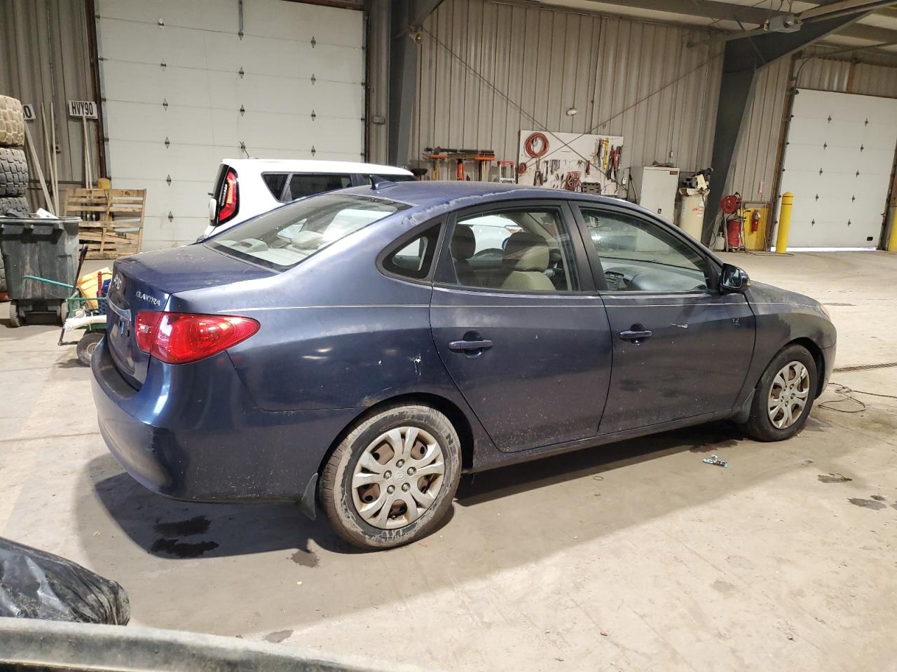 2010 Hyundai Elantra - Image 3