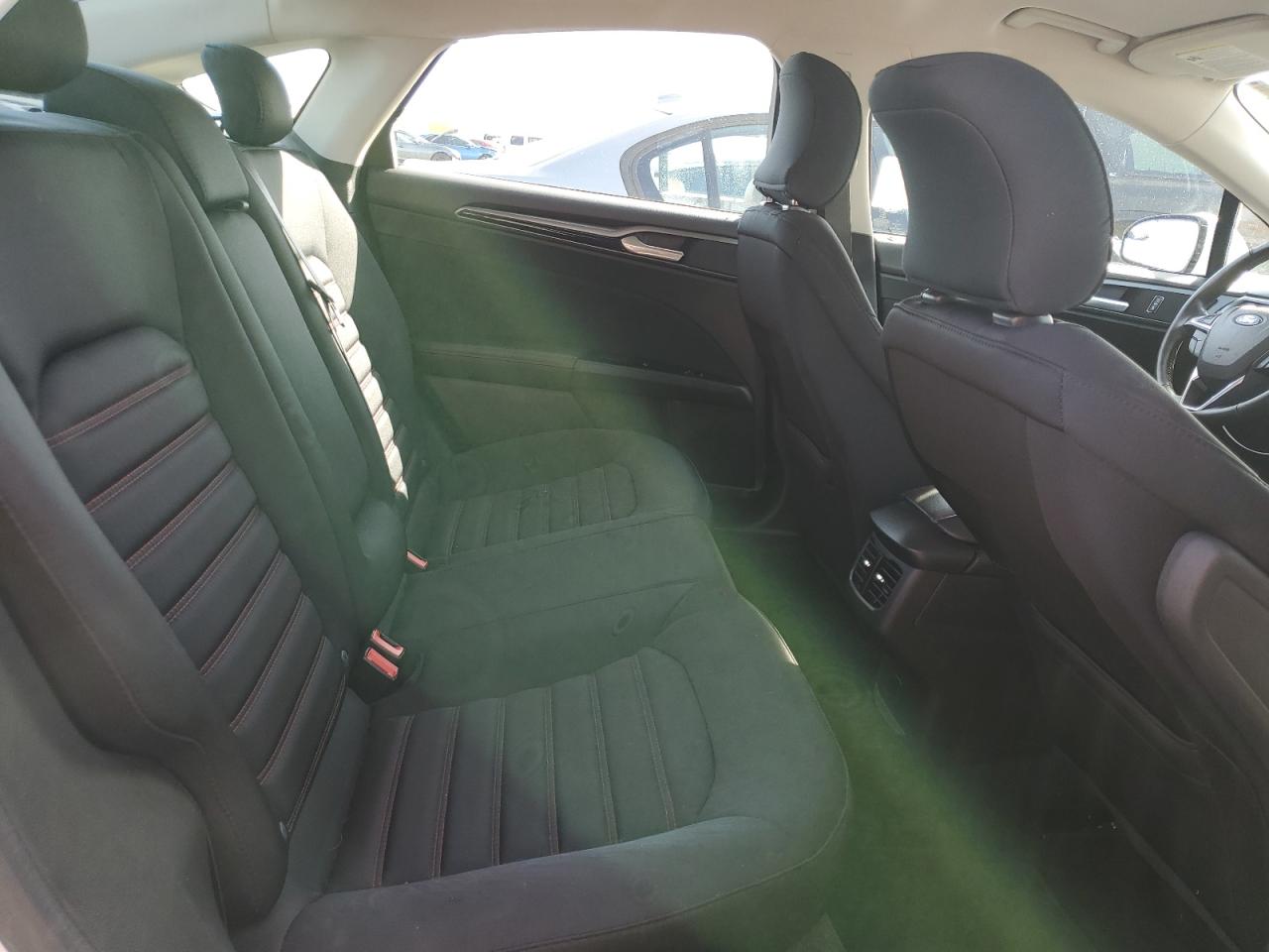 2016 Ford Fusion - Image 10
