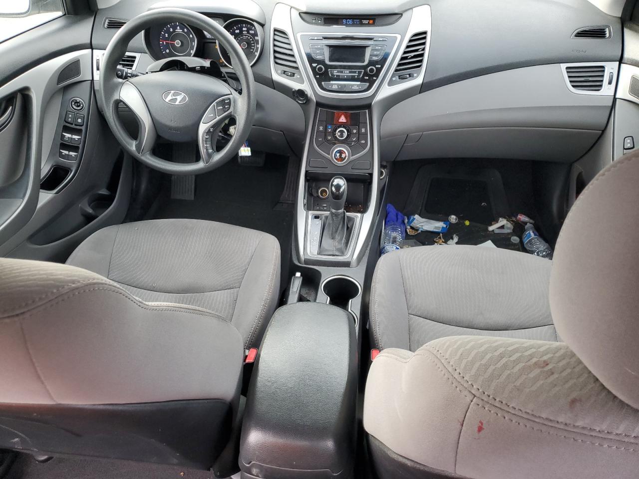 2014 Hyundai Elantra - Image 8