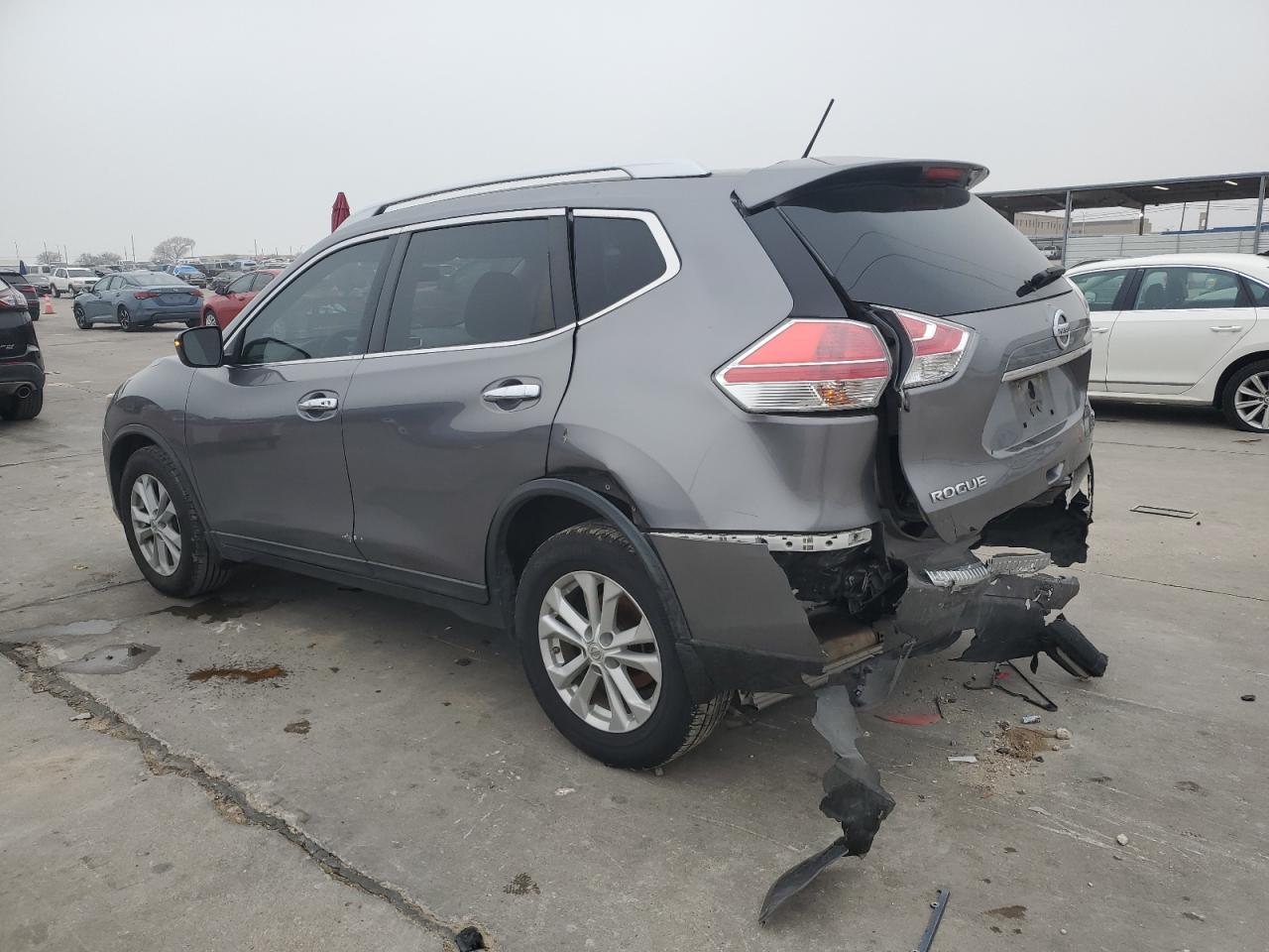2016 Nissan Rogue - Image 2