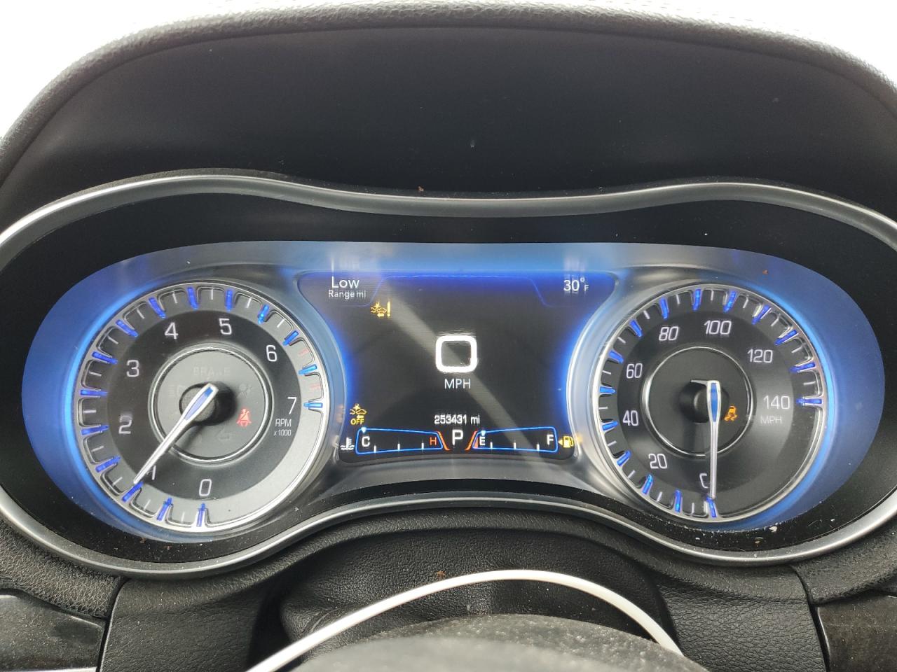 2017 Chrysler 300 - Image 9
