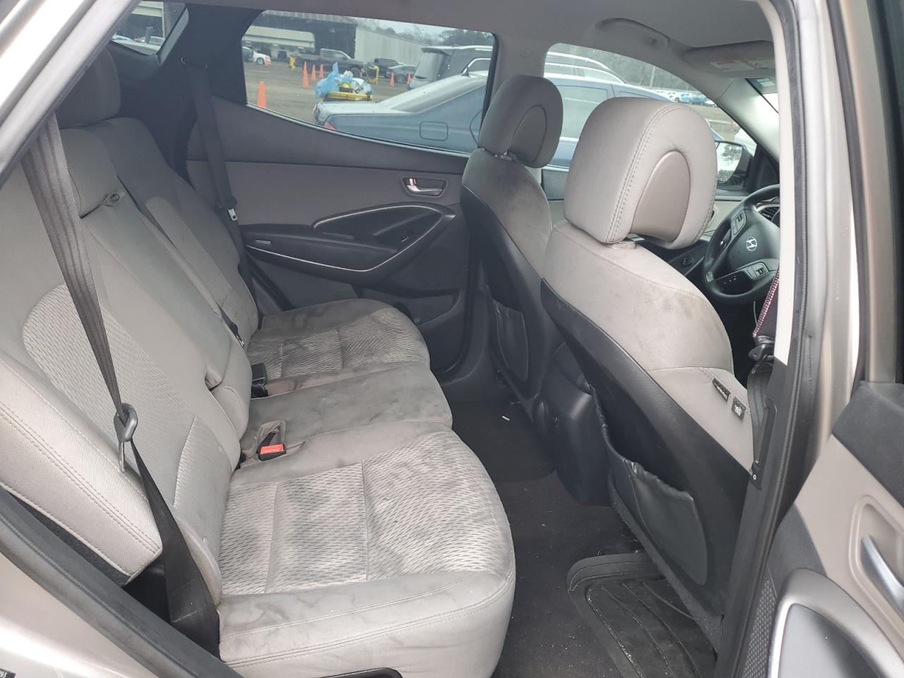 2018 Hyundai Santa Fe - Image 11