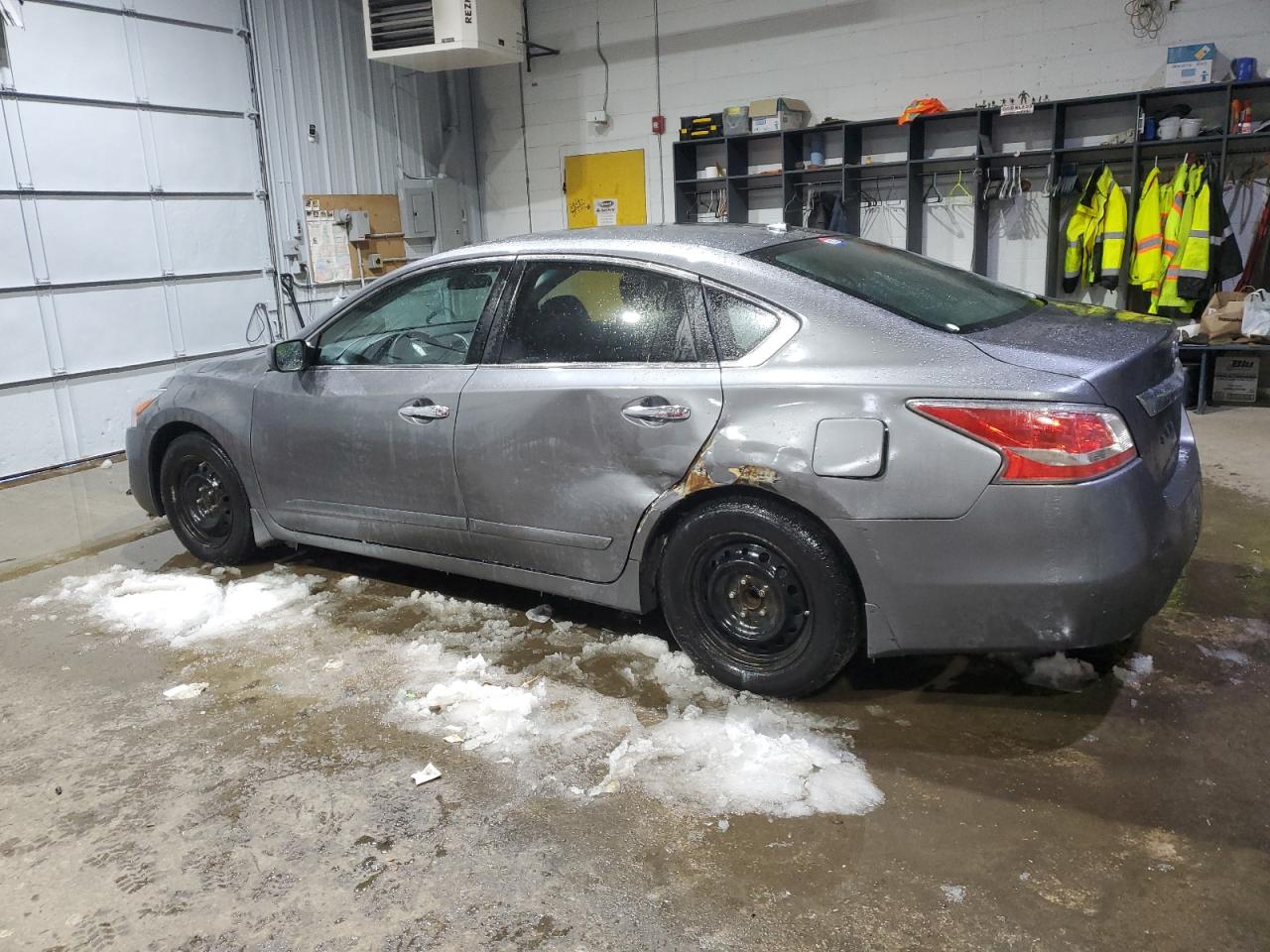 2015 Nissan Altima - Image 2