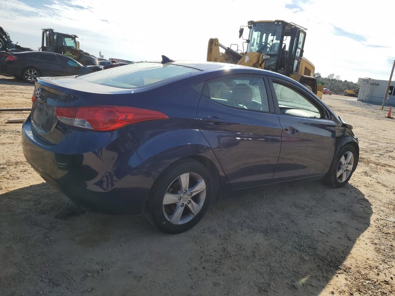 2013 Hyundai Elantra - Image 3
